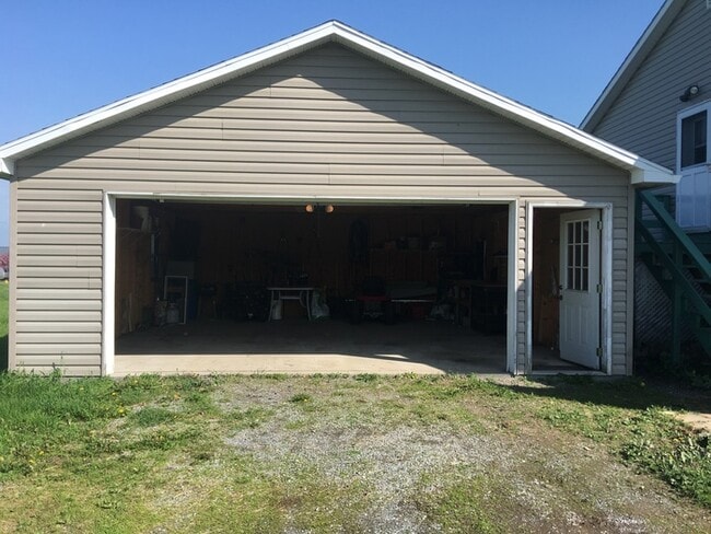 Building Photo - Beautiful secluded 4 bedroom 2.5 bath home with 2 stall detached garage and descent sized yard