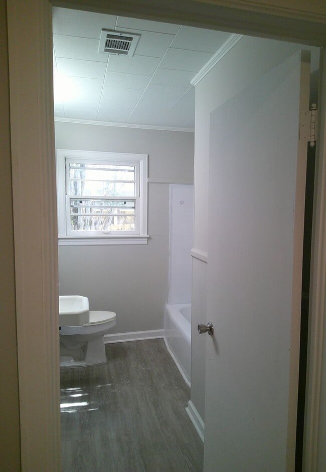 Building Photo - 408 Lumpkin Ave