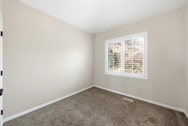 Building Photo - 722 W Webb Rd