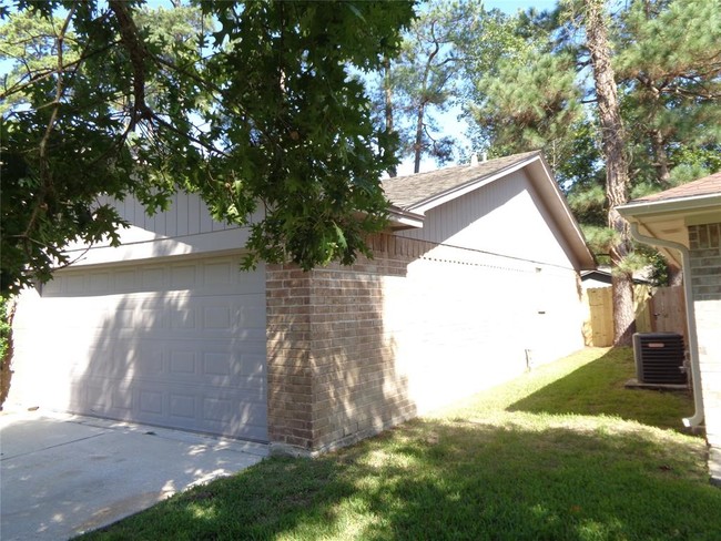 Building Photo - 2111 Pincher Creek Dr