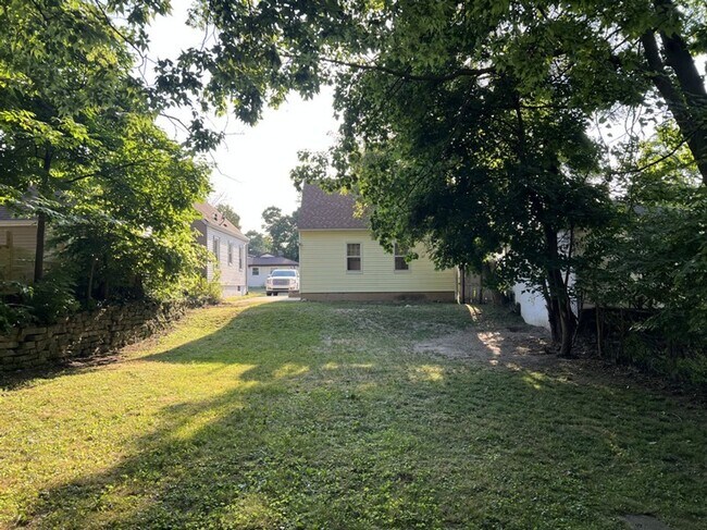 Building Photo - 3-BDR 1-BTH House in Lansing