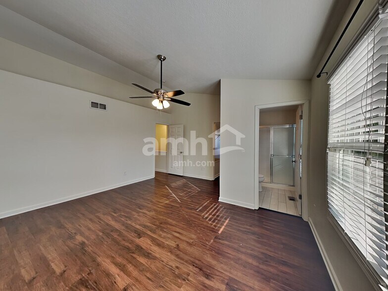Building Photo - 2021 Belmont Dr