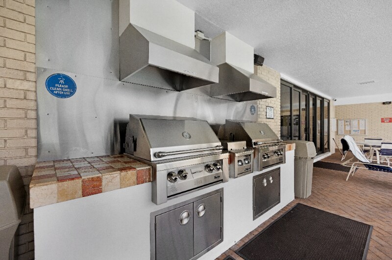 Building Photo - 130 Cypress Club Dr