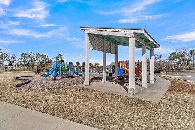 Building Photo - Modern Townhome in Prime Moncks Corner Loc...