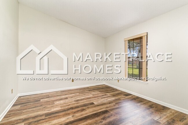 Building Photo - 11632 Poydras Ln