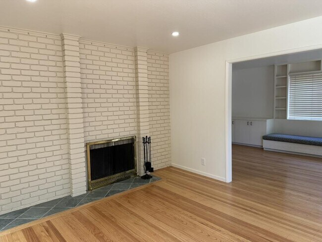 Building Photo - 12689 Cambridge Dr