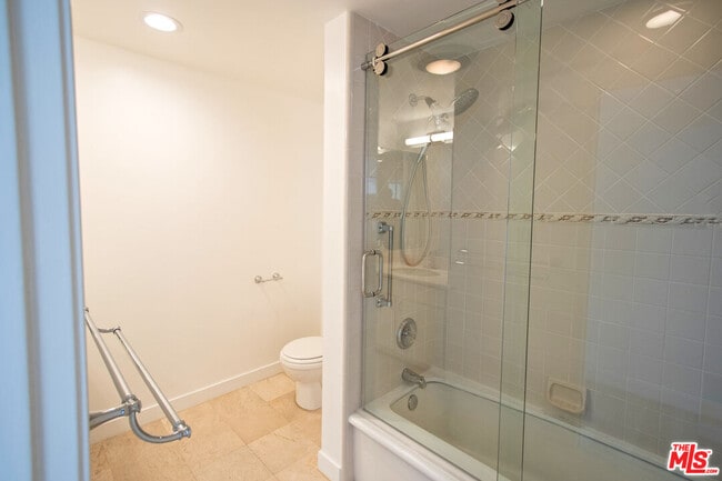 Building Photo - 2170 Century Pk E