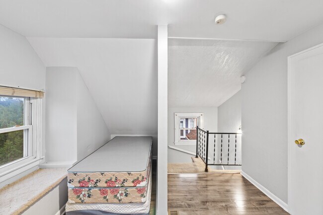 Building Photo - 23 2nd St