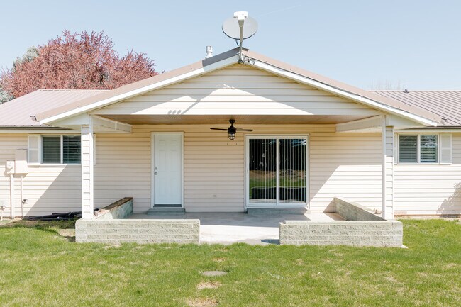 Building Photo - 1366 Arata Way