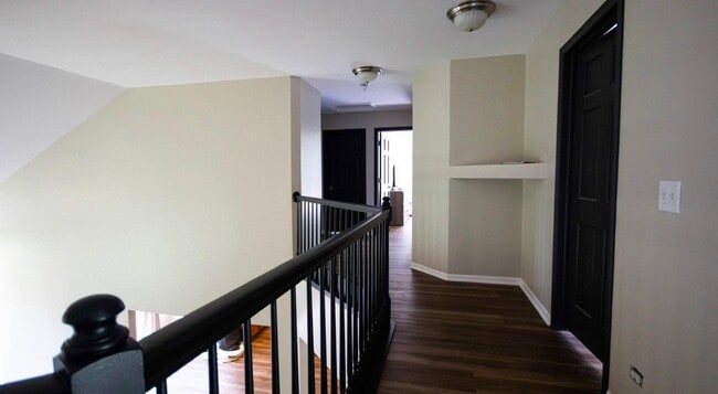 Building Photo - 531 Primrose Ln