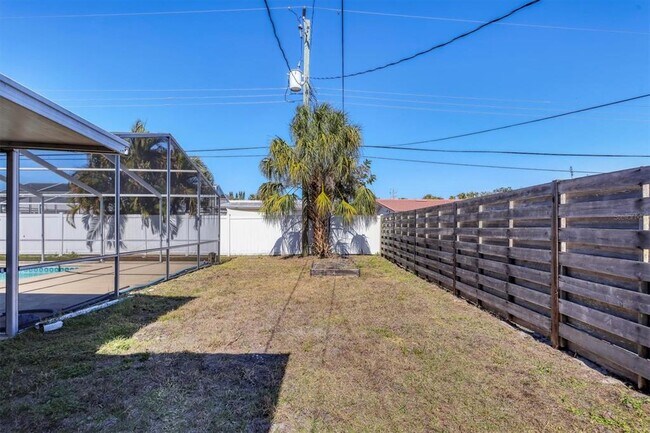 Building Photo - 3425 Fairview Dr