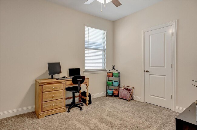 Building Photo - 3 Bed rooms and 2 baths, large master closet. Vinyl garage floor coating is just one of the many ...