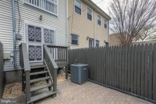 Building Photo - 1651 Gales St NE