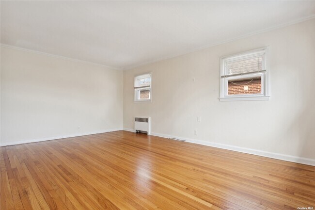 Building Photo - 349 E Market St