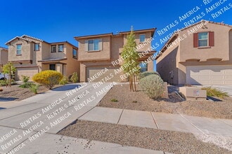 Building Photo - 934 W Calle Las Varitas