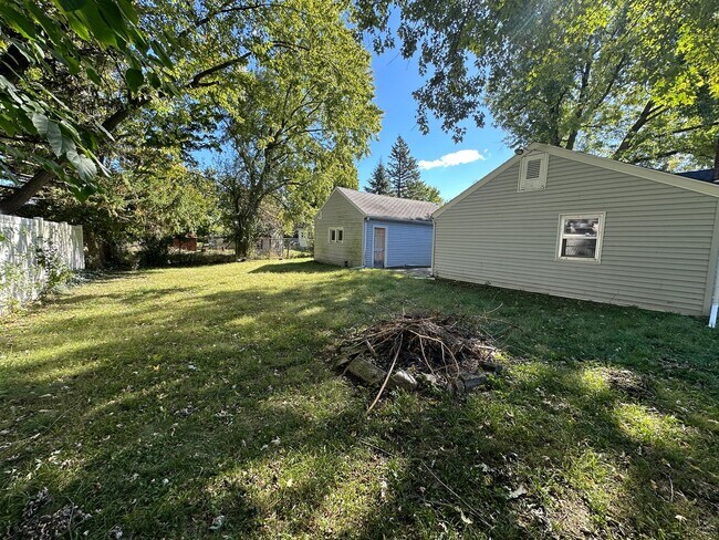 Building Photo - 1922 W Washington- Single Family Home