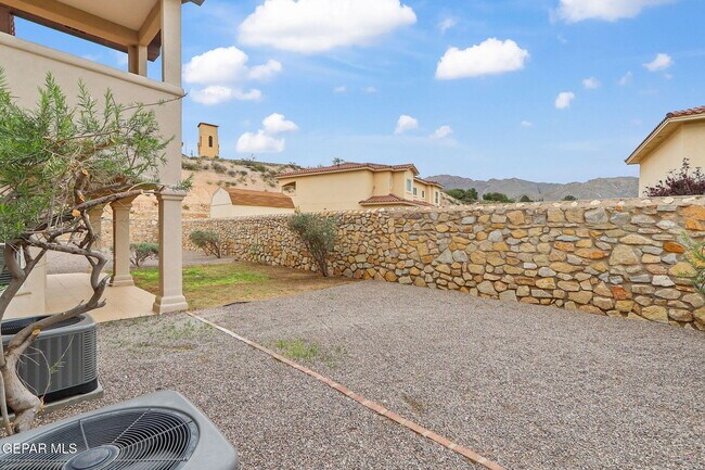 Building Photo - 6285 Wildwood Ct