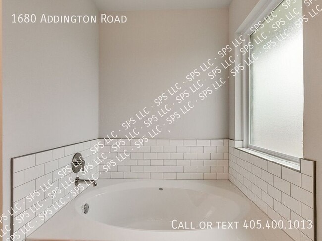 Building Photo - 1680 Addington Rd