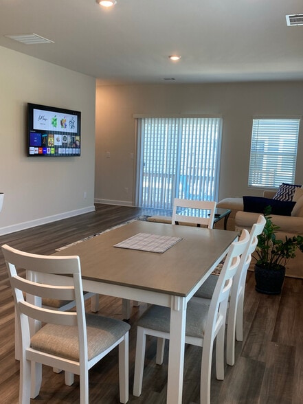 Building Photo - 7116 Bryce Ave