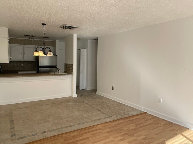 Building Photo - 1204 Whitney Ave