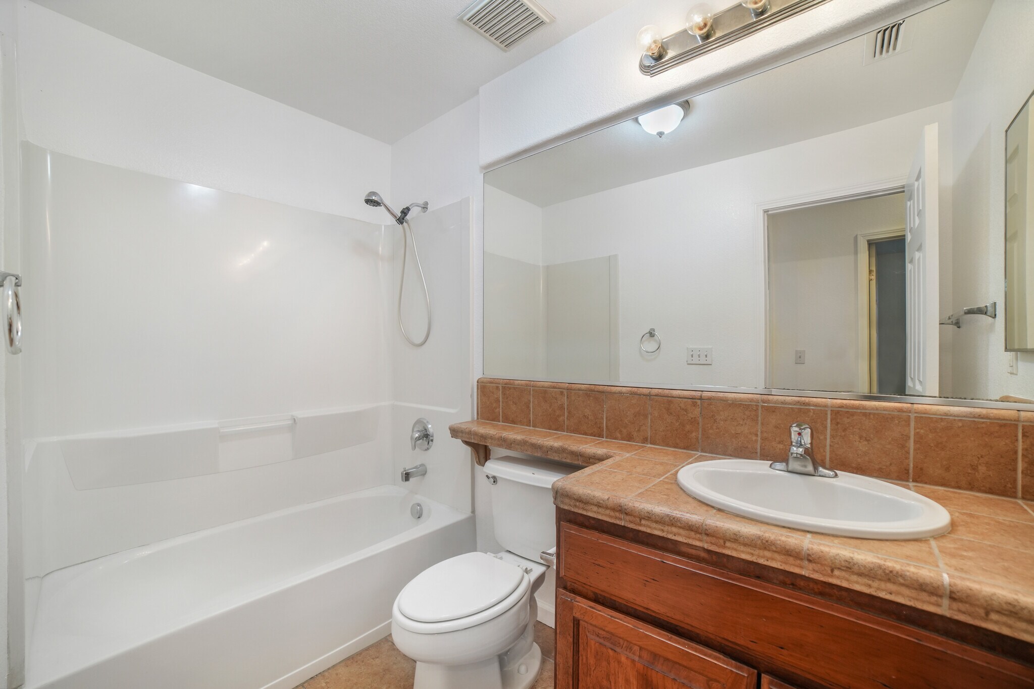 Building Photo - 10849 Brookfield Ave