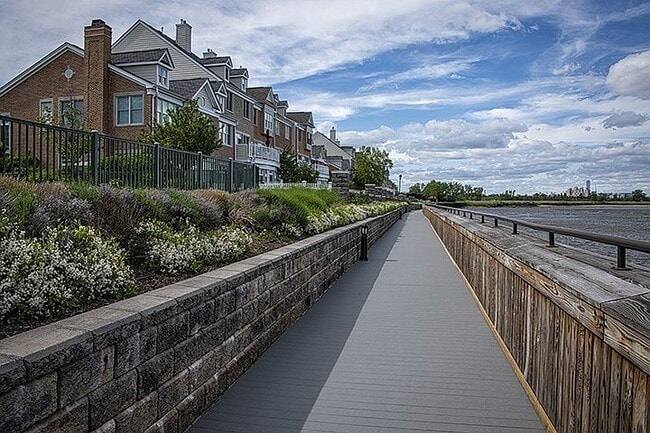 Board Walk - 15 Freedomway