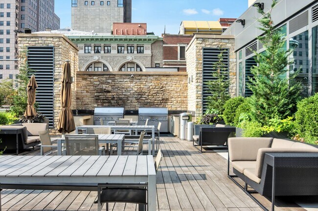 Building Photo - 384-388 Bridge St
