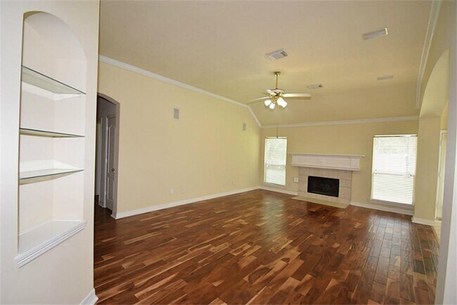 Building Photo - 12106 Laguna Pointe Ln