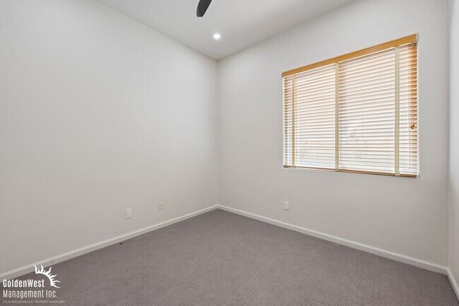 Building Photo - Beautiful 4Bdm 2Ba Home with Private Backyard in Gilbert!