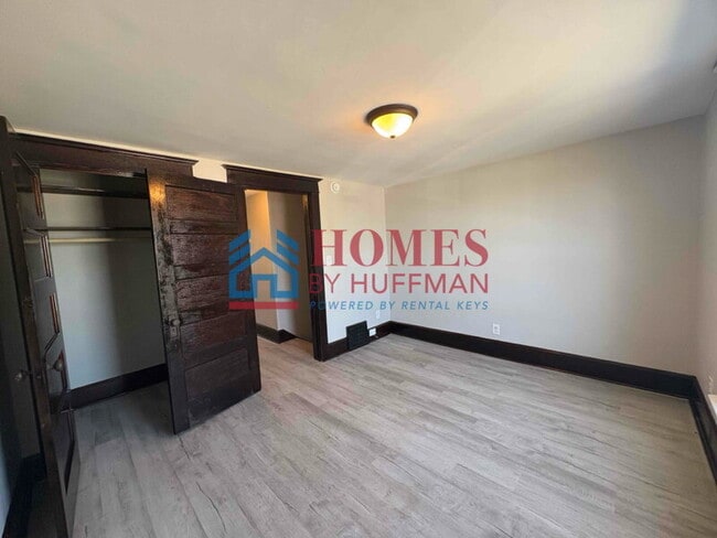 Building Photo - Five Bedroom House | 2 Full Bath | Move In...