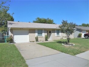 Building Photo - 443 Sweetbriar Dr