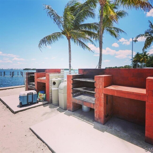 Building Photo - 777 NE 62nd St