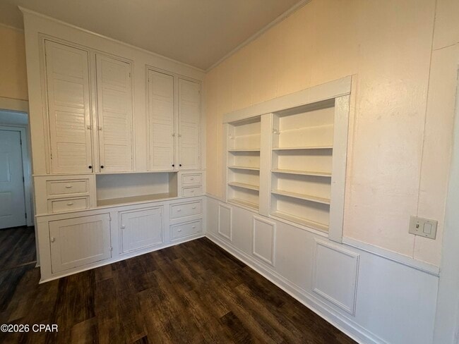 Building Photo - 1002 Indiana Ave