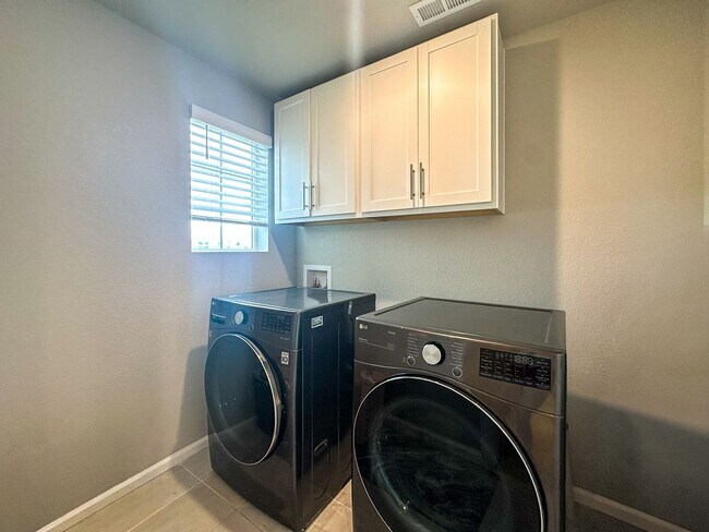 Building Photo - Meadowlark serene 4bd retreat