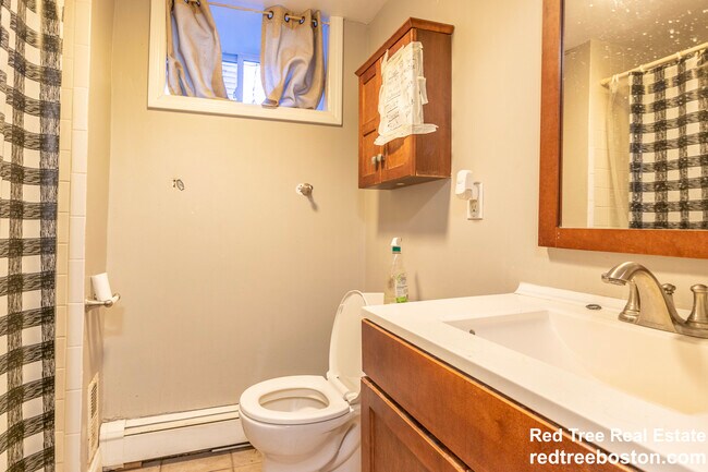 Building Photo - 6 Sunset St