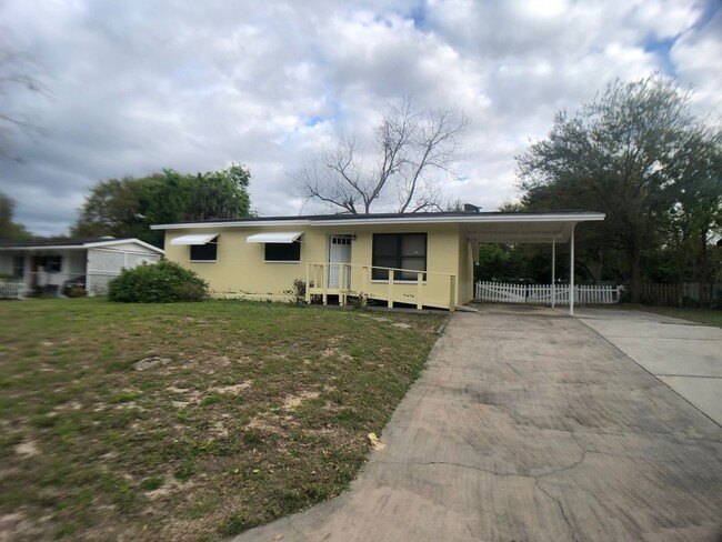 Building Photo - 3 bedroom one bath handy cap equipped