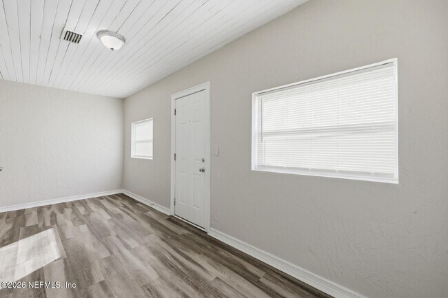 Building Photo - 2002 St Clair St