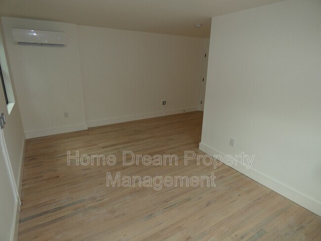 Building Photo - 1401 Charles St