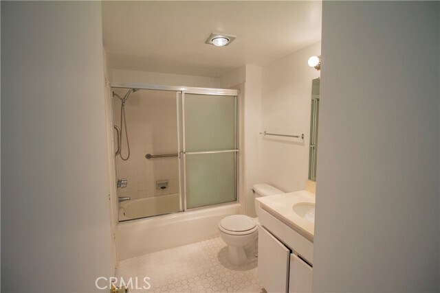 Building Photo - 11818 Moorpark St