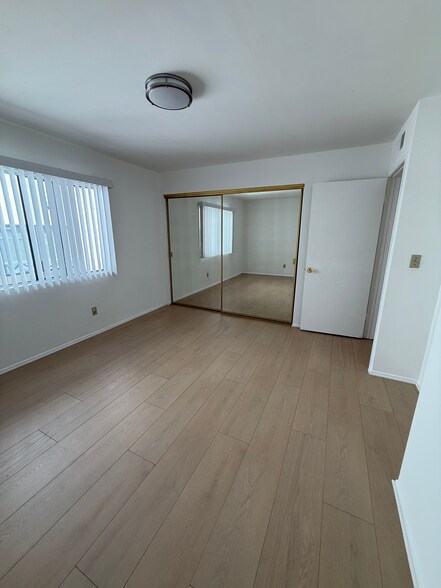 Building Photo - 231 N Isabel St