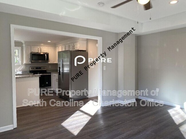 Building Photo - 1612 Acacia St