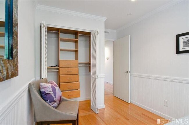 Building Photo - 2662 Bush St