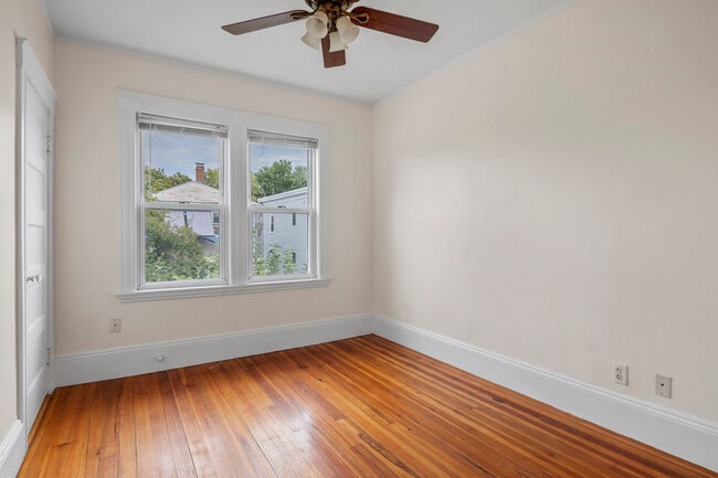 Building Photo - 5 Vale St