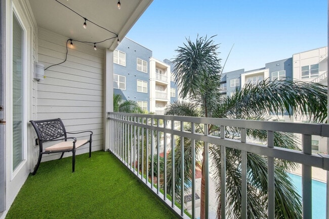 Building Photo - 1700 W Cleveland St