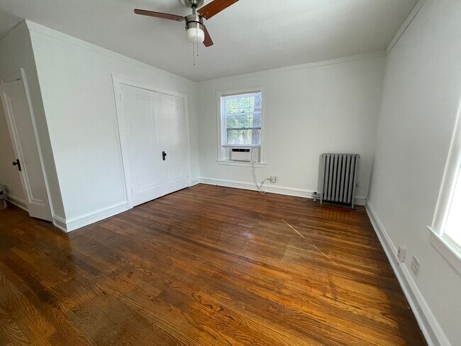 Building Photo - 833 Hamlin St