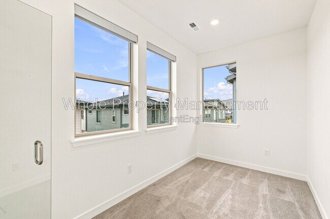 Building Photo - 15612 W Floyd Dr