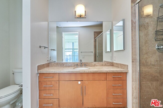 Building Photo - 3223 W 6th St