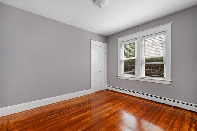 Building Photo - 84 Rochambeau Ave