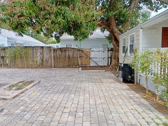 Building Photo - 205 S Federal Hwy