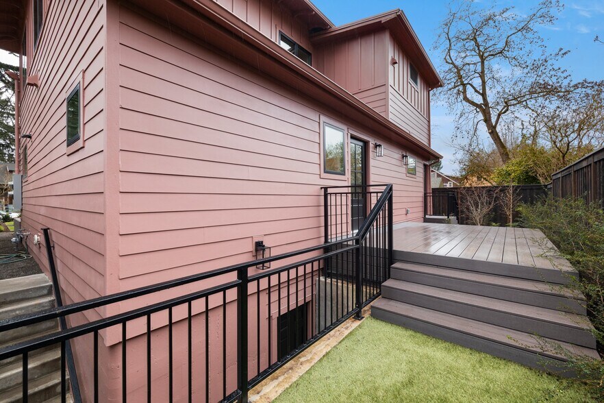 Building Photo - 2247 SE Brooklyn St